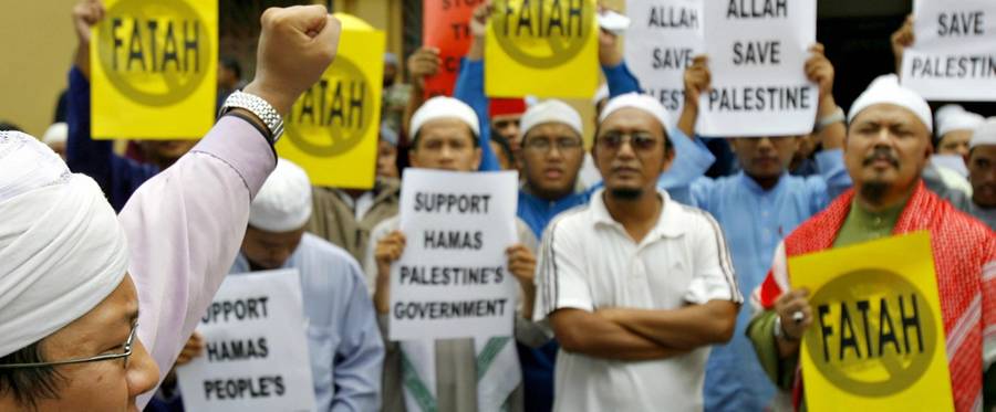 Protesters at a mosque outside a university campus in Kuala Lumpur, 22 June 2007.