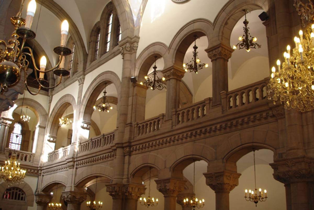 Interior of the Great Synagogue of Lyon, France. ("Wikimedia Commons)