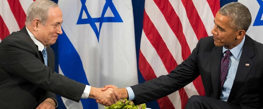 Prime Minister of Israel Benjamin Netanyahu shakes hands with U.S. President Barack Obama during a bilateral meeting in New York City, September 21, 2016. 