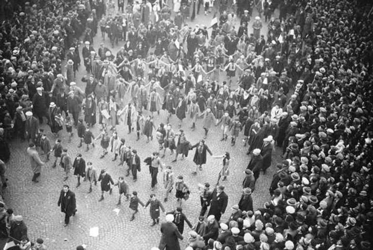 A Popular Front demonstration in Paris, 1936.(Bibliothèque nationale de France)