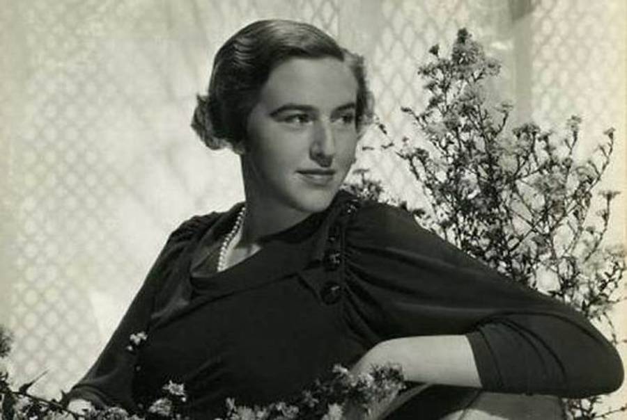 Aline de Gunzbourg photographed in 1934 in Paris shortly before her marriage to André Strauss. 