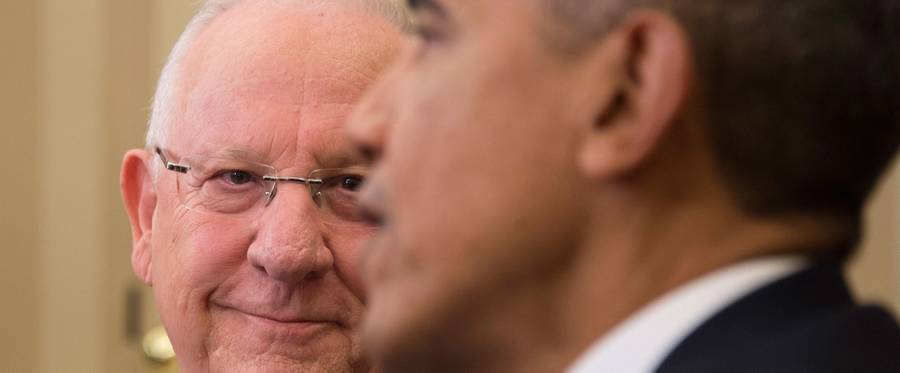 US President Barack Obama (R) talks with Israeli President Reuven Rivlin during a bilateral meeting at the white House in Washington, DC, December 9, 2015. 