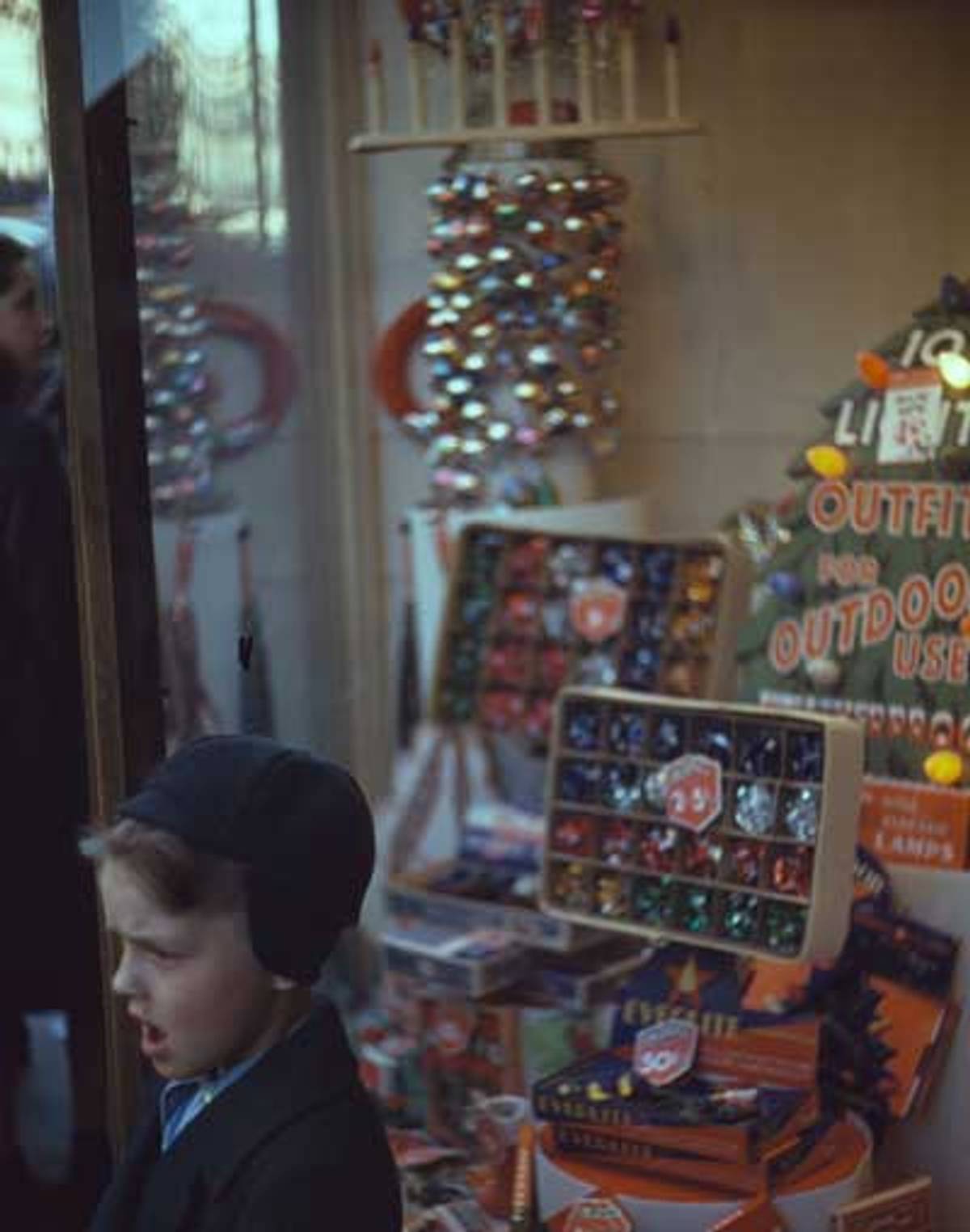 Boy beside store window display of Christmas ornaments, between 1941 and 1942.(Photo: Library of Congress)