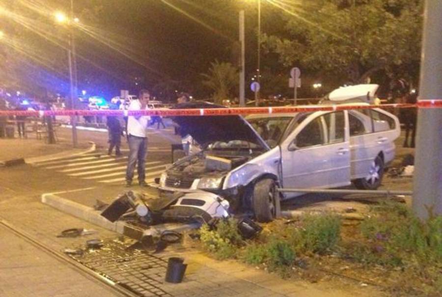 Image of suspected vehicle at the scene of a suspected terror attack in Jerusalem (Micky Rosenfeld / Twitter)