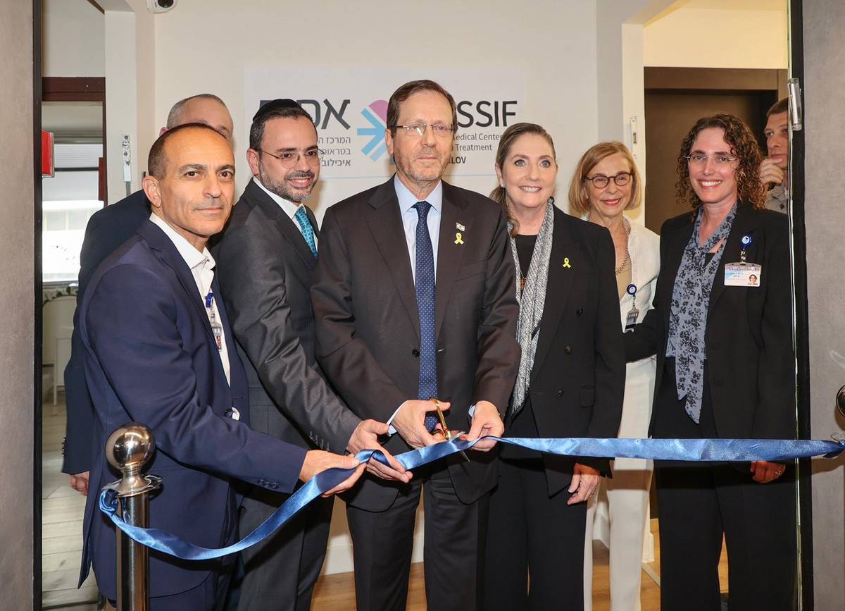 President Isaac Herzog and his wife, Michal (to his left), at the March 6 dedication ceremony of Ichilov Hospital's new department for treating trauma and post-traumatic stress disorder (PTSD) experienced by civilians and soldiers