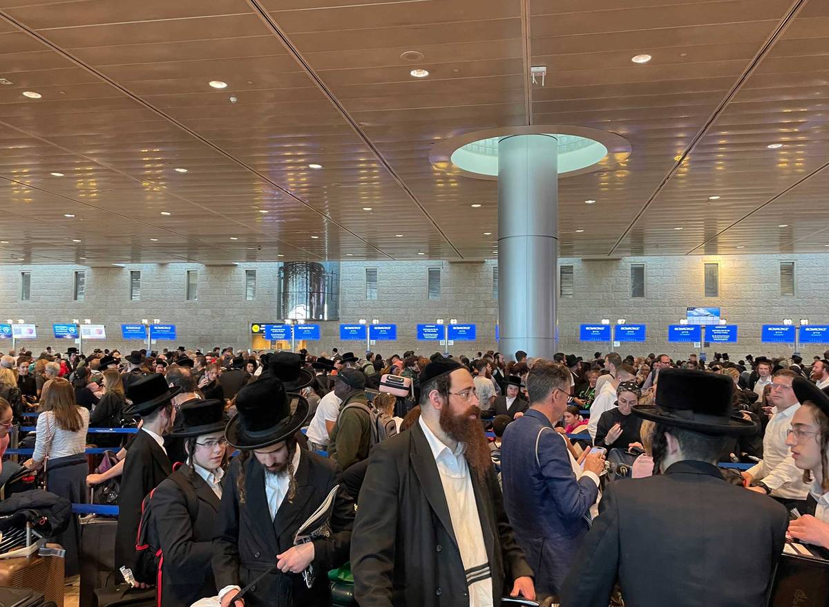 The line at Ben-Gurion airport, Oct. 12
