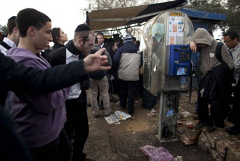 The scene at the bus stop.(Uriel Sinai/Getty Images)
