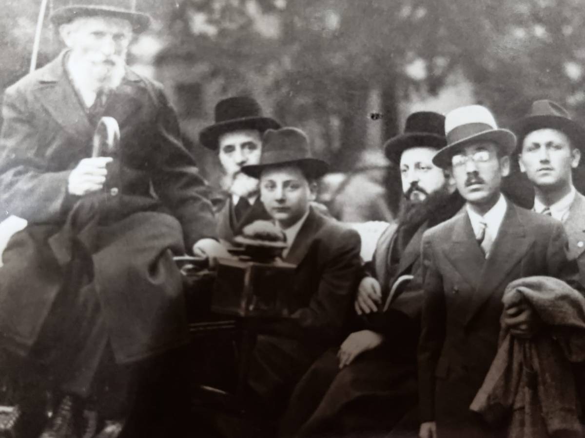 Rabbi Mordechai Sholom Yosef Friedman with his son Yisroel Ahron and uncle Rabbi Avrohom Yaakov II, in Marienbad, circa 1930