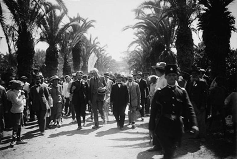 Lord Balfour in Rishon Lezion in 1925.(Library of Congress)