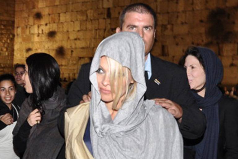 Pamela Anderson at the Western Wall.(Yoav Ari Dudkevitch/AFP/Getty Images)