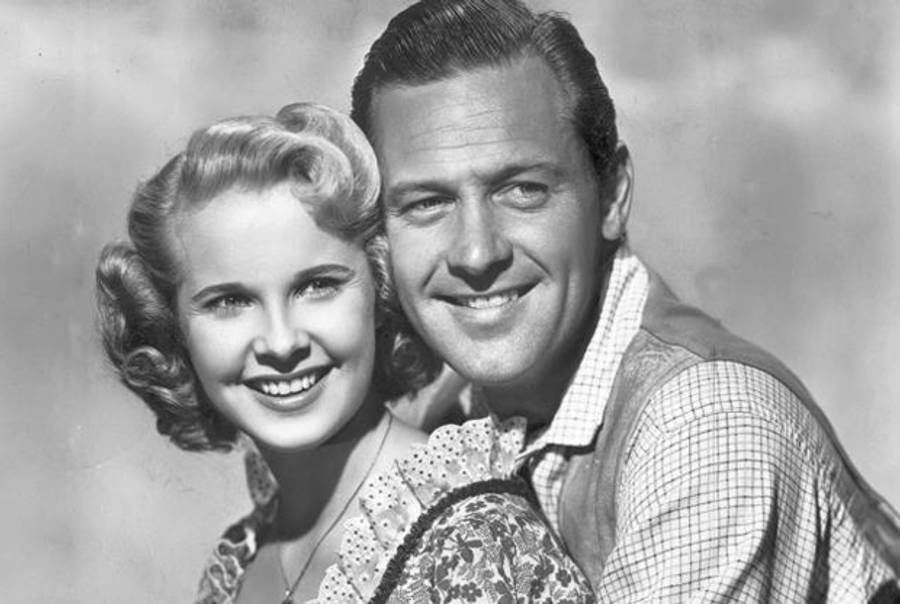 Mona Freeman with 'Streets of Laredo' co-star William Holden in 1948.(Paramount Pictures)