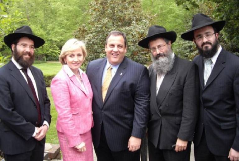 New Jersey Governor Chris Christie with Rabbi Mendy Carlebach (far right) (Chabad of Central New Jersey)