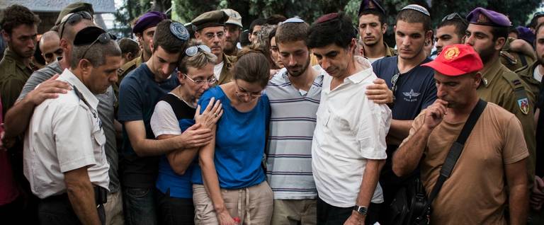 Family members mourn during the funeral for Israeli Lt. Hadar Goldin in Kfar-saba, Israel, August 3, 2014. 