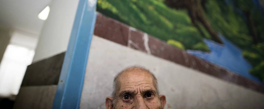 An elderly Iranian Jewish man looks on at the Iranian Jewish care home for the elderly in Tehran on November 28, 2013.