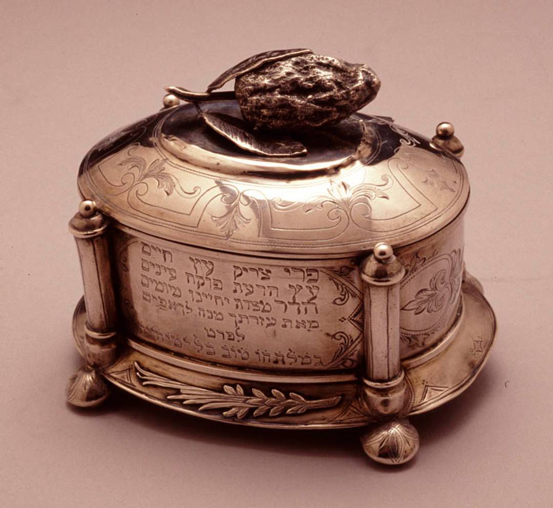 A 19th-century etrog box 