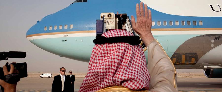President Barack Obama waves goodbye from the steps of Air Force One as he departs for Cairo, Egypt, June 4, 2009, from the King Khalid International Airport in Riyadh, Saudi Arabia.