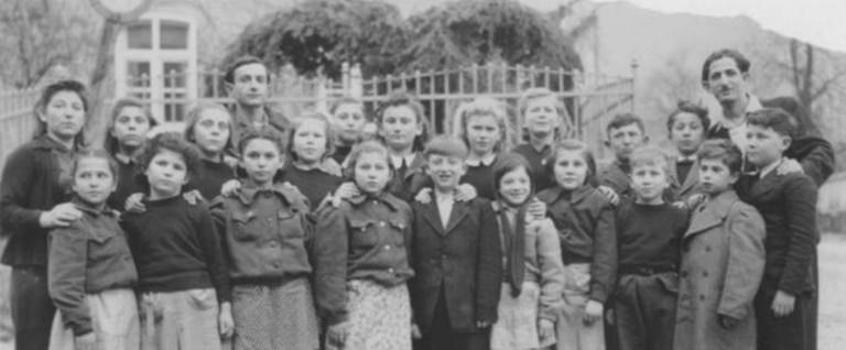 Class portrait of school children at Schauenstein DP camp, circa 1946. 