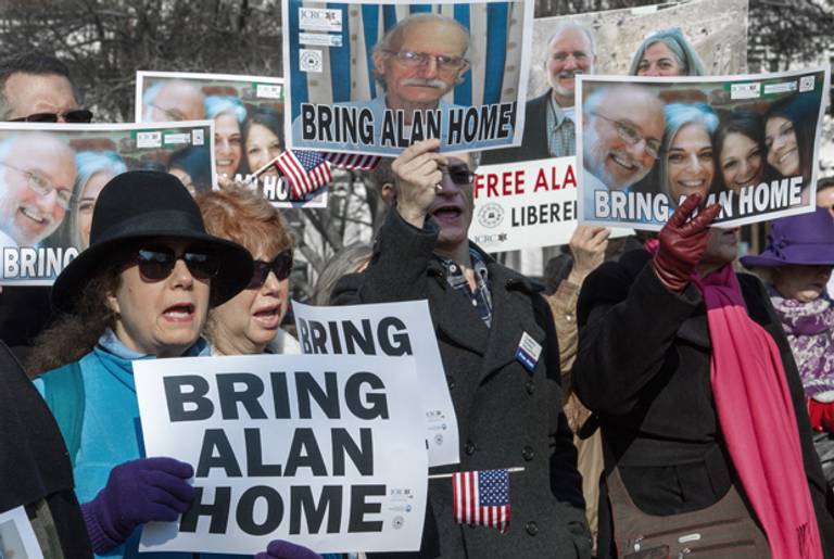 Supporters hold signs to call on bringing home of U.S. citizen Alan Gross who is currently being held in a Cuban prison, during a rally outside the White House December 3, 2013 in Washington, DC.(Alex Wong/Getty Images)