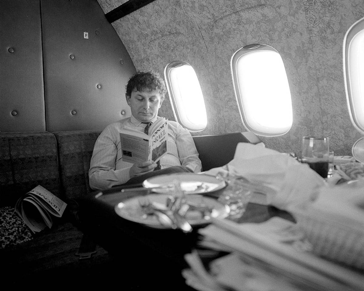 Michael Zantovsky, April 1990. By this time Zantovsky was press spokesman for President Havel and was traveling on the presidential plane to Israel. He is reading a guidebook on Israel. A few years later he served as Czech ambassador to Israel, the U.S., and Great Britain.