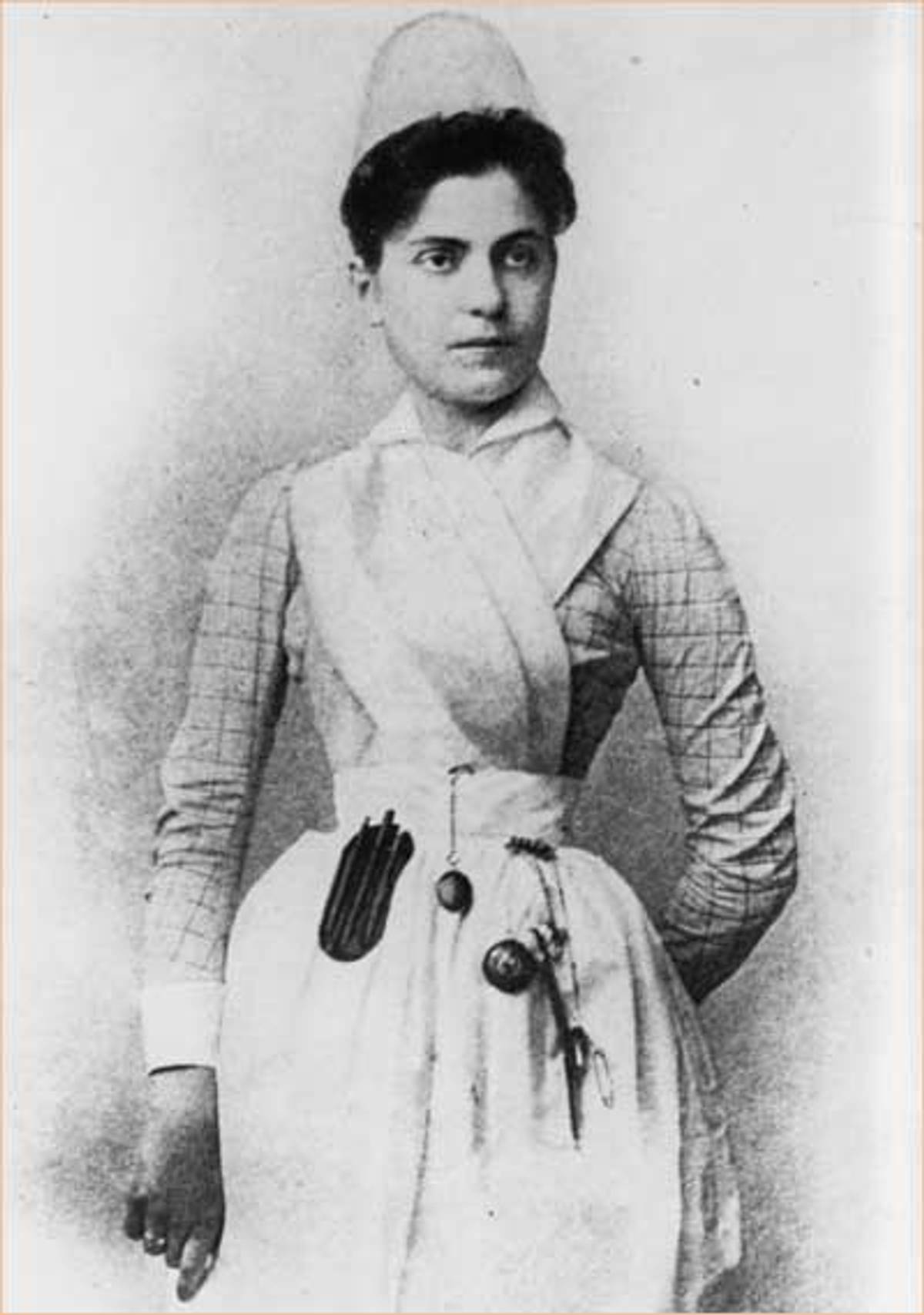 A young Lillian Wald in nurse uniform, date unknown. (Wikimedia)