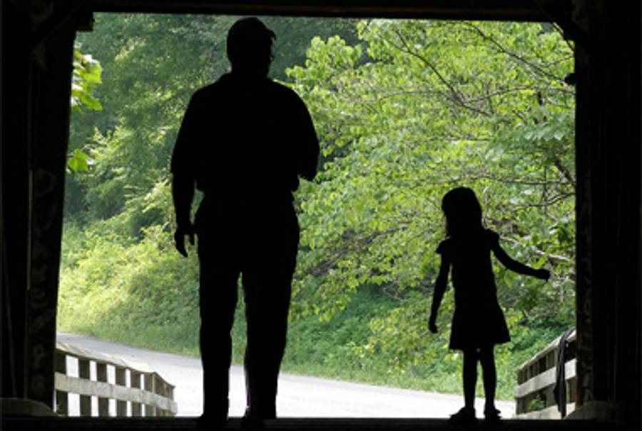 (father and daughter in silhouette by The Q; some rights reserved.)
