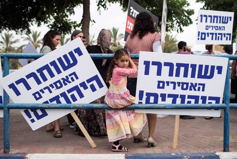 Israeli right wing activists and family members of Jewish prisoners who killed Palestinians protest outside Ayalon prison in demand of the release of their relatives on August 13, 2013 in Ramla, Israel. (Ilia Yefimovich/Getty Images)