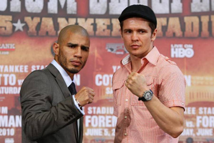 Miguel Cotto (L) and Yuri Foreman (R).(Mike Stobe/Getty Images)