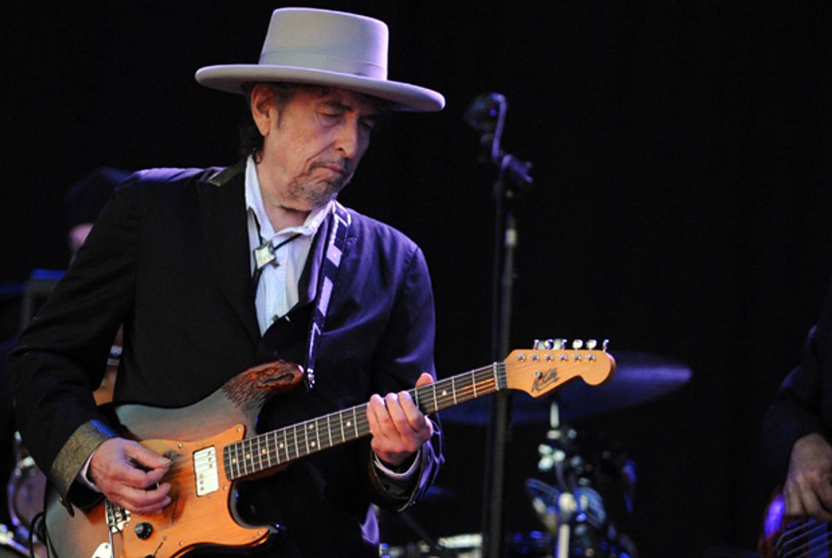 Bob Dylan performing in France. (FRED TANNEAU/AFP/GettyImages)