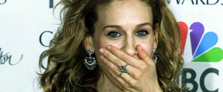 Sarah Jessica Parker after winning a Golden Globe for her role in 'Sex and the City' at the 57th Annual Golden Globe Awards in Beverly Hills, California, January 23, 2000. 