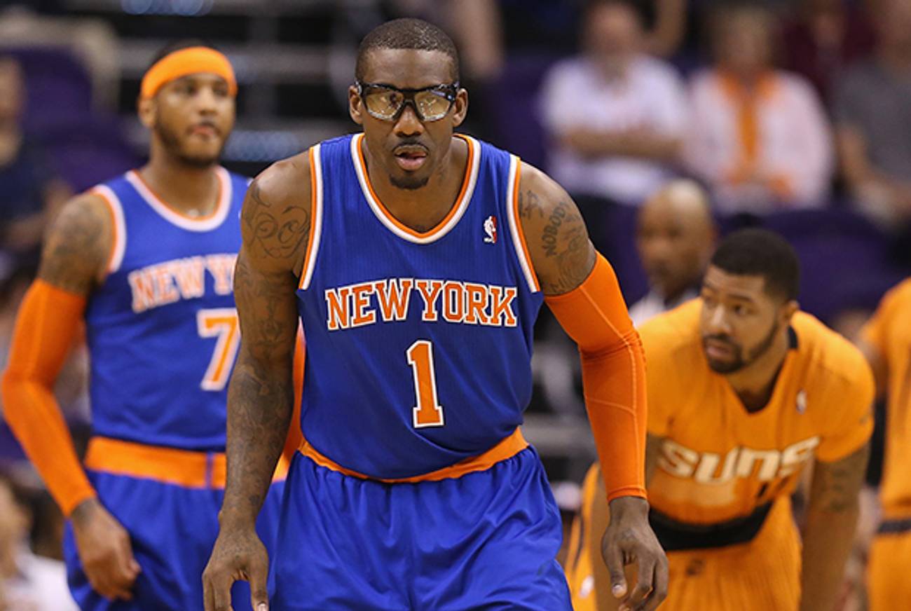 Amar'e Stoudemire holds up a Knicks jersey after working out a 5