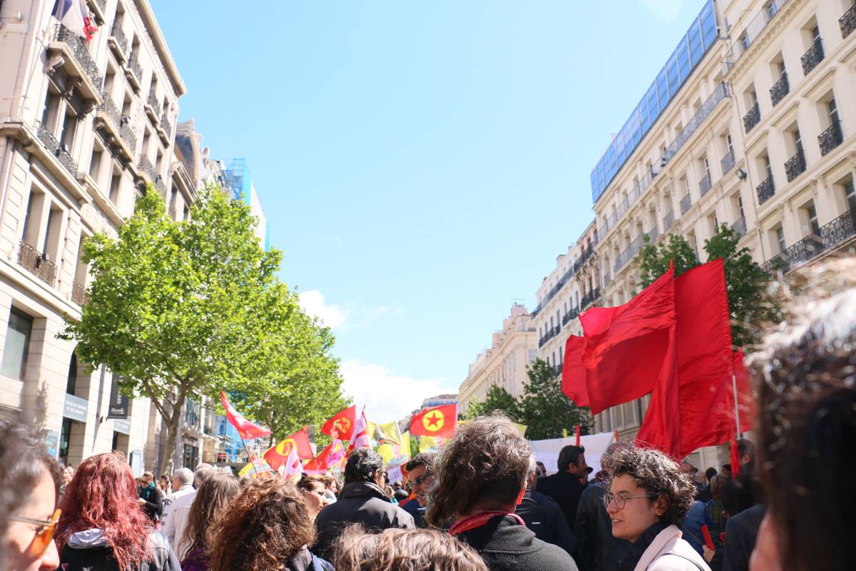 The scene at the May Day march in Marseille. (Image by Jewdas)