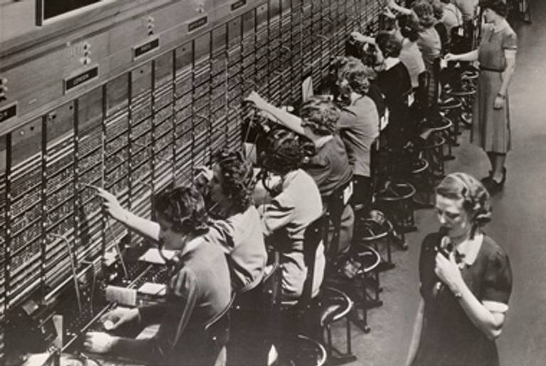 Women working at a Bell System telephone switchboard(National Archives)