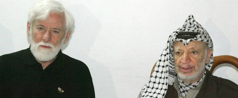 Uri Avnery meeting with Palestinian leader Yasser Arafat in the West Bank city of Ramallah in May 2002.