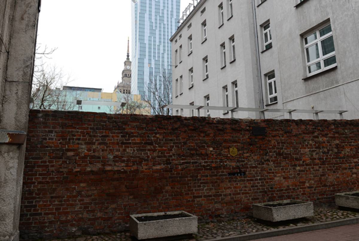 A different fragment of the former Jewish Ghetto wall is pictured on April 11, 2013, in Warsaw, Poland. (JANEK SKARZYNSKI/AFP/Getty Images)