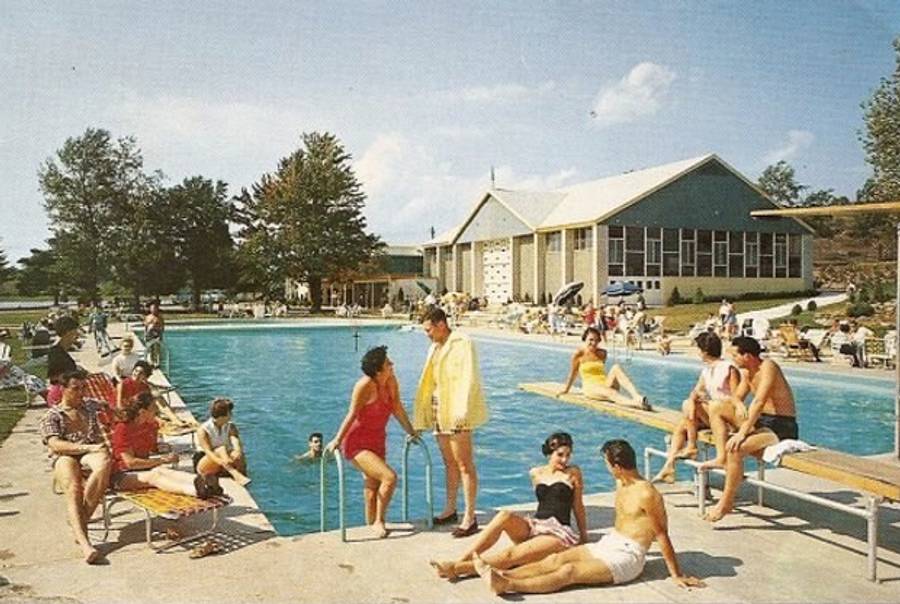 Postcard image of the pool at Kutsher's resort. (Kutsher's Tribeca)