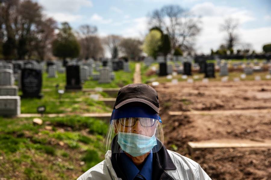 Rabbi Shmuel Plafker walks through Mount Richmond Cemetery after conducting burials of mostly coronavirus victims in the Staten Island borough of New York, Wednesday, April 8, 2020.