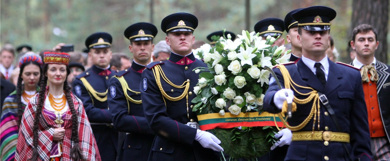 Lithuanian soldiers lay a wreath during the 'Lithuanian-Jewish genocide commemoration ceremony' honouring the victims of the Holocaust in Paneriai, near Vilnius, September 24, 2012. 