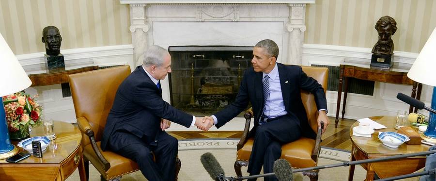 U.S President Barack Obama (R) meets with Israeli Prime Minister Benjamin Netanyahu in the Oval Office of the White House in Washington, D.C., November 9, 2015. 
