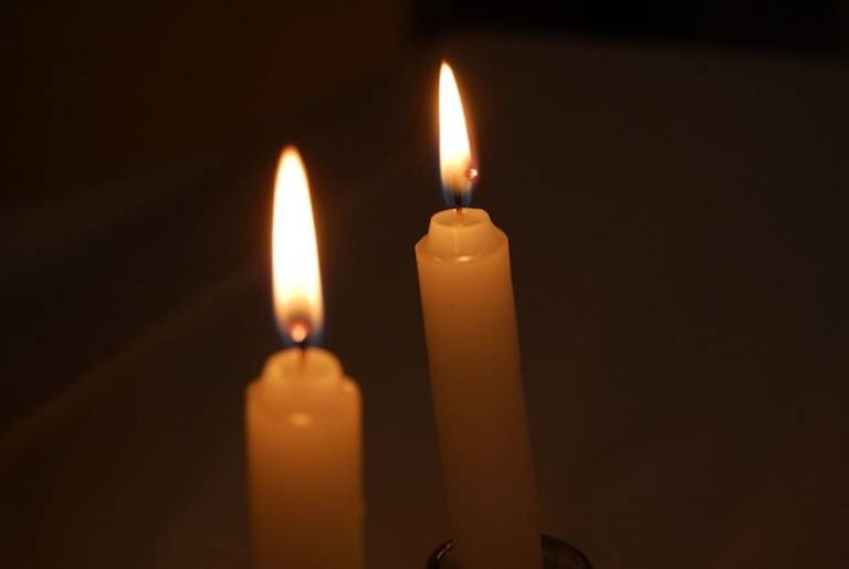 Shabbat Candles(Fickr)