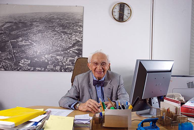 Ralph Goldman photographed in his JDC office in April 2008. (JDC)