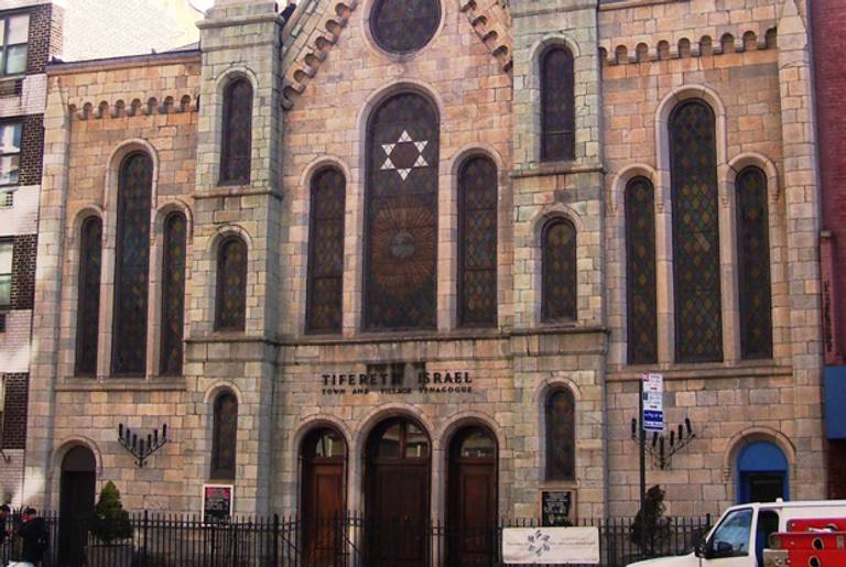 Tifereth Israel Town & Village synagogue in New York City's East Village. (Wikiemedia)