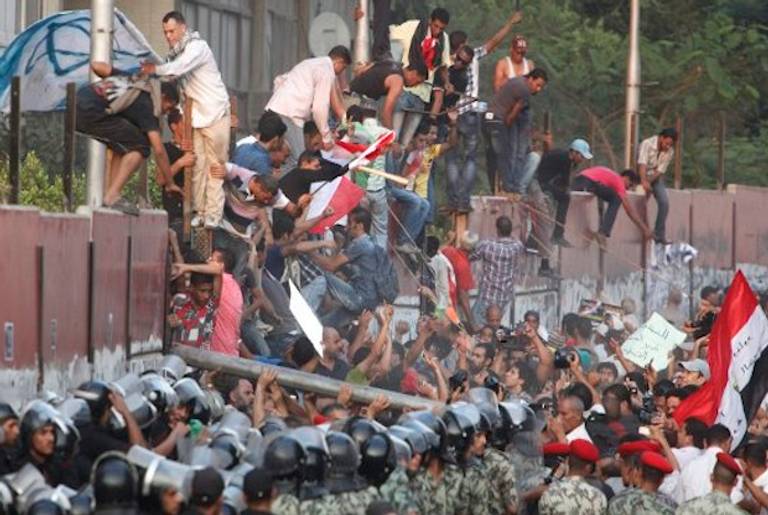 Egyptians Storming Israeli Embassy in 2011(CBC)