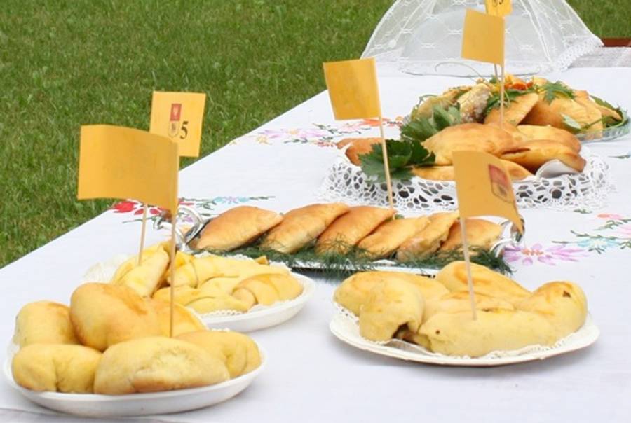 Knish contenders during a bake-off in Knyszyn, Poland.(Barbara Olech)