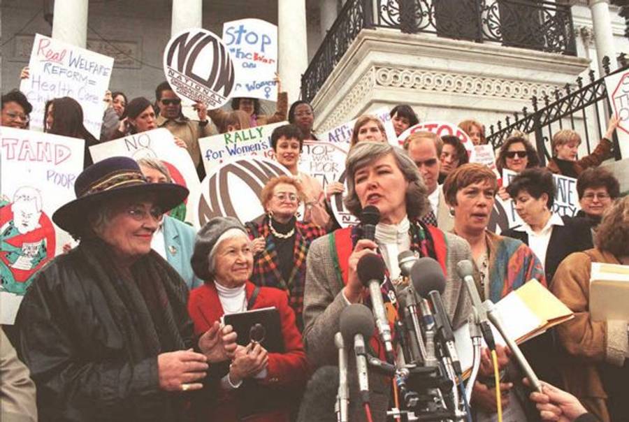 US Rep. Patricia Schroeder(C) speaks at a vigil to protest welfare reform on Capitol Hill in Washington, DC 22 March 1995 as former representative Bella Abzug(L), a women's rights advocate, watches. 