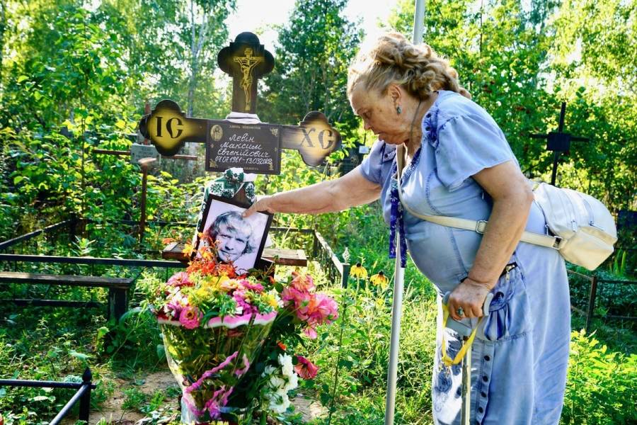 Valentyna Levina at her son Maks Levin's grave in Boyarka