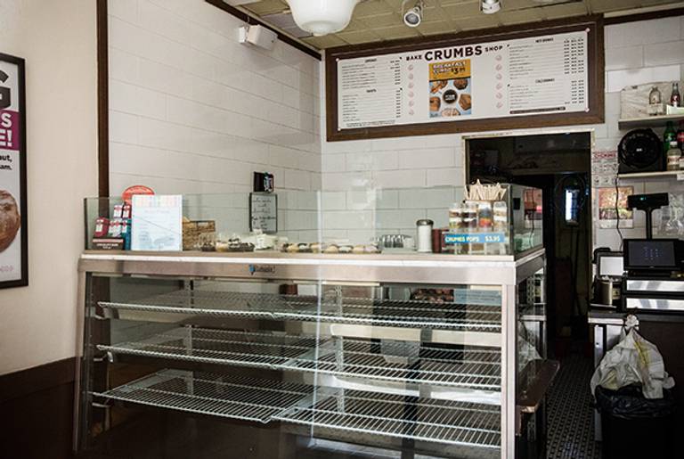 A Crumbs Bake Shop sits empty after it was announced Crumbs is closing all its stores on July 8, 2014 in New York City. (Andrew Burton/Getty Images)