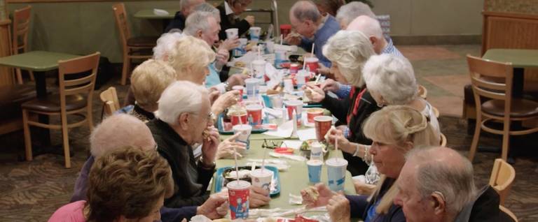 The stars of 'Wendy's Shabbat' enjoy an unorthodox Friday night meal